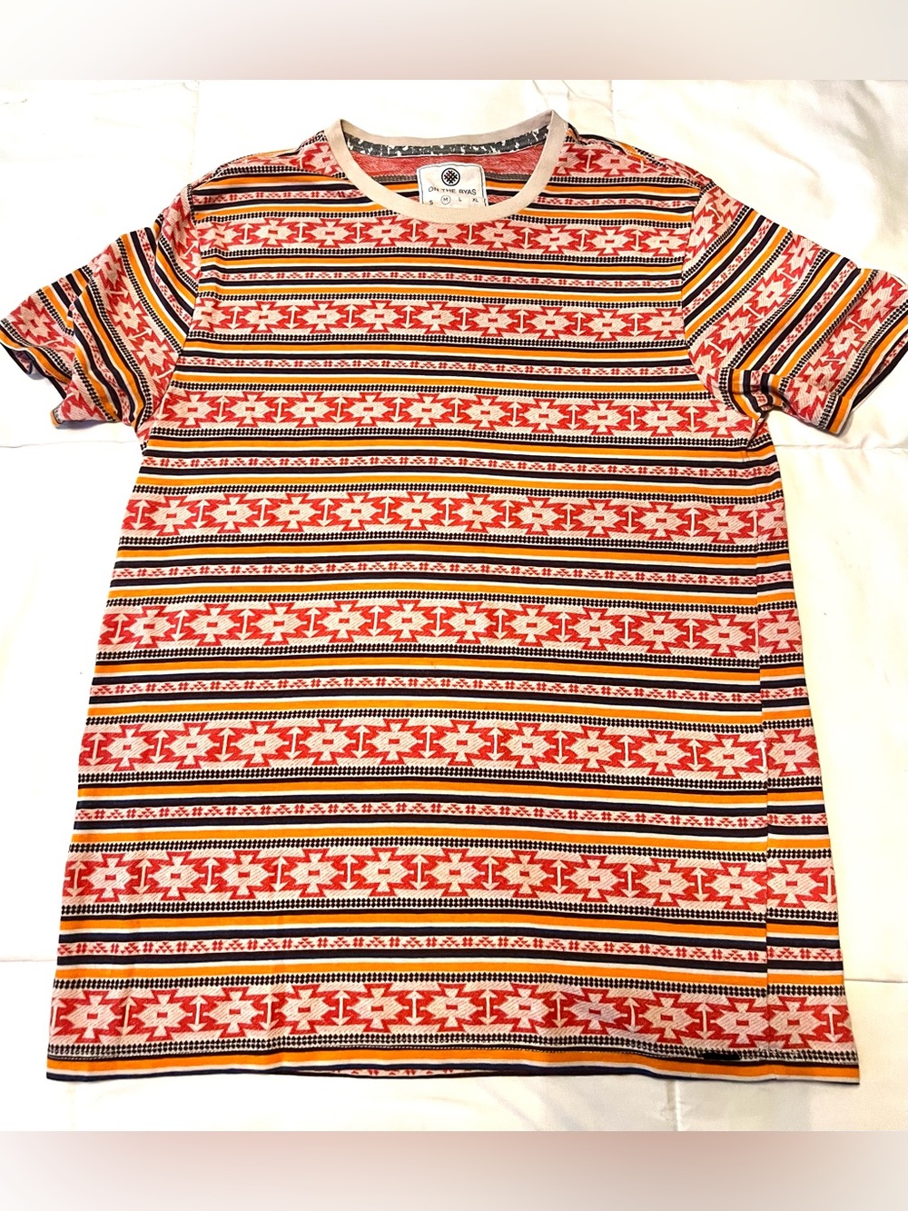 On The Byas Southwestern Boho Y2K Aztec Print Men’s T-Shirt – Size Medium‎